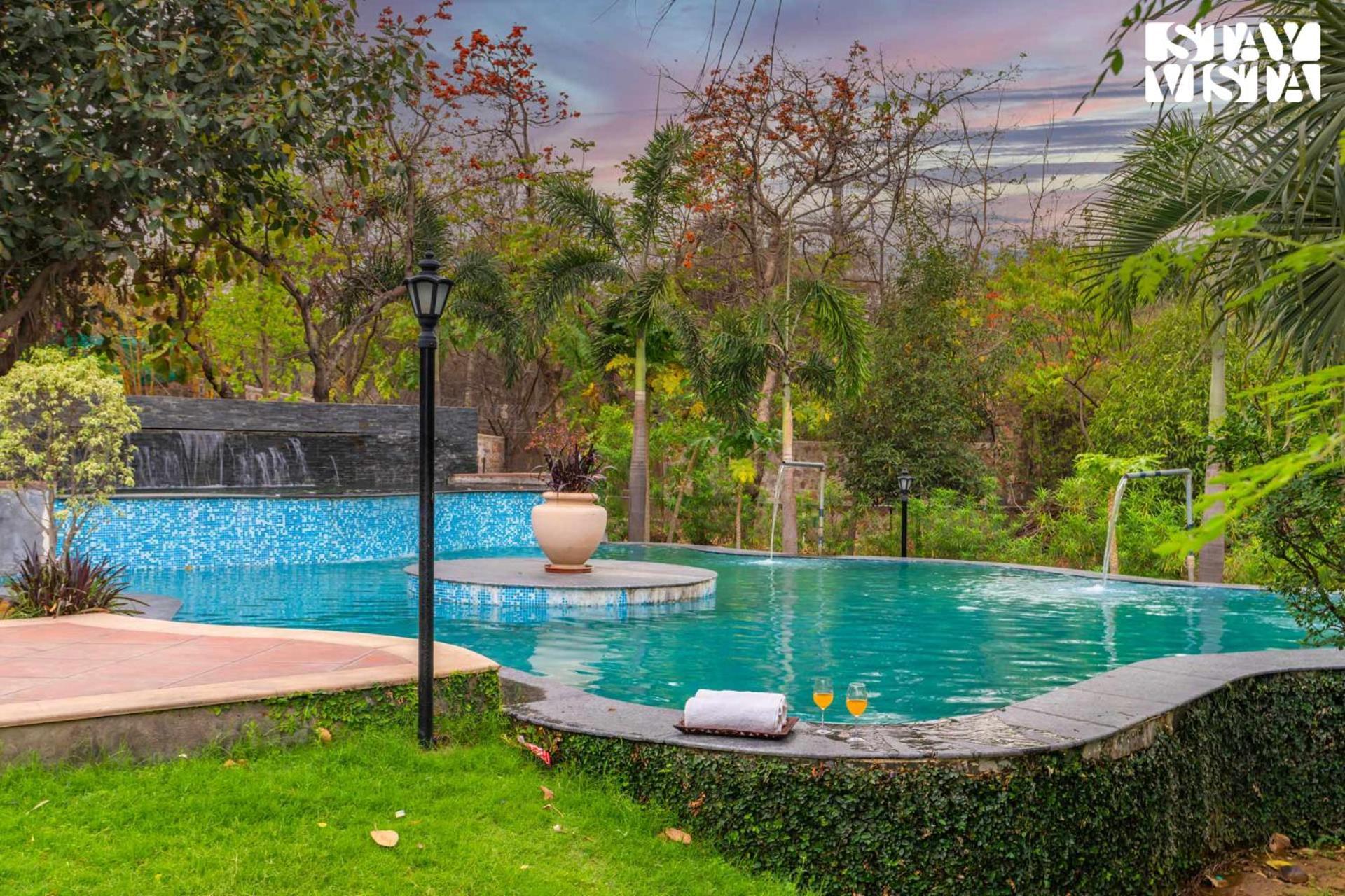 Stayvista At Maple Farms With Pool, Bbq & Bonfire Sohna 外观 照片